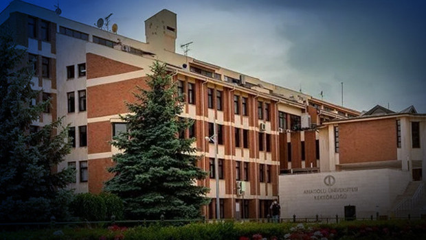 Anadolu Üniversitesi öğrenci affından yararlanacaklar dikkat! Rektör Adıgüzel’den açıklama: ‘Hayırlı olmasını diliyorum’